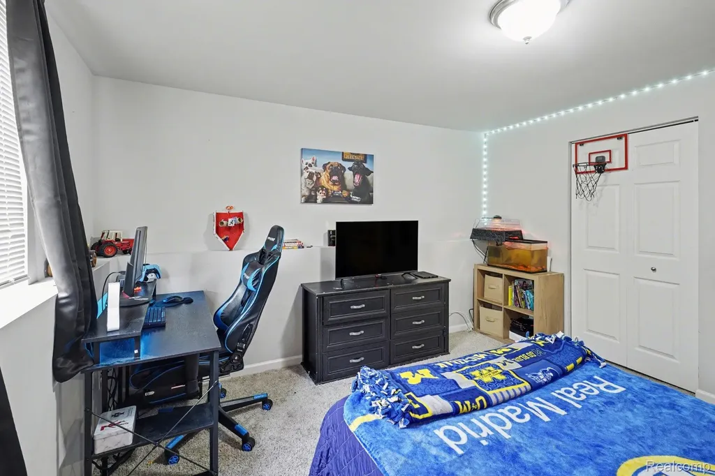 202 Creek Pointe Circle Durand City MI 48429