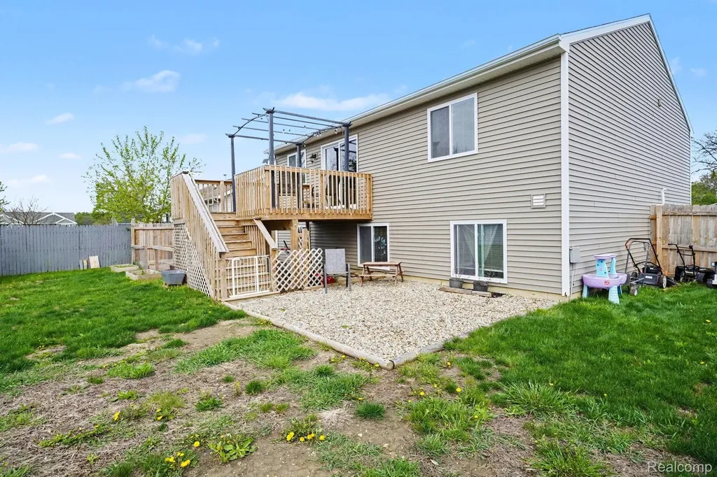 202 Creek Pointe Circle Durand City MI 48429