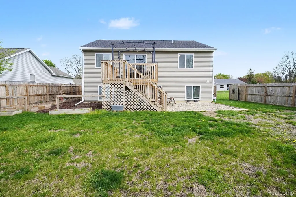202 Creek Pointe Circle Durand City MI 48429