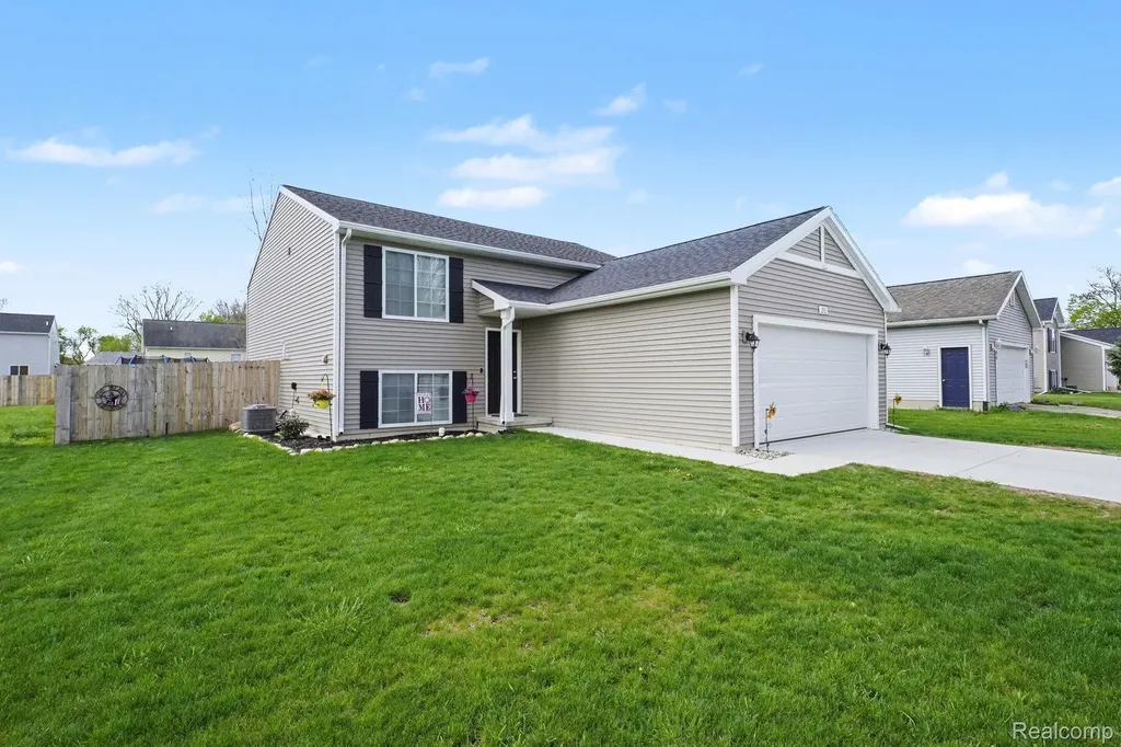 202 Creek Pointe Circle Durand City MI 48429