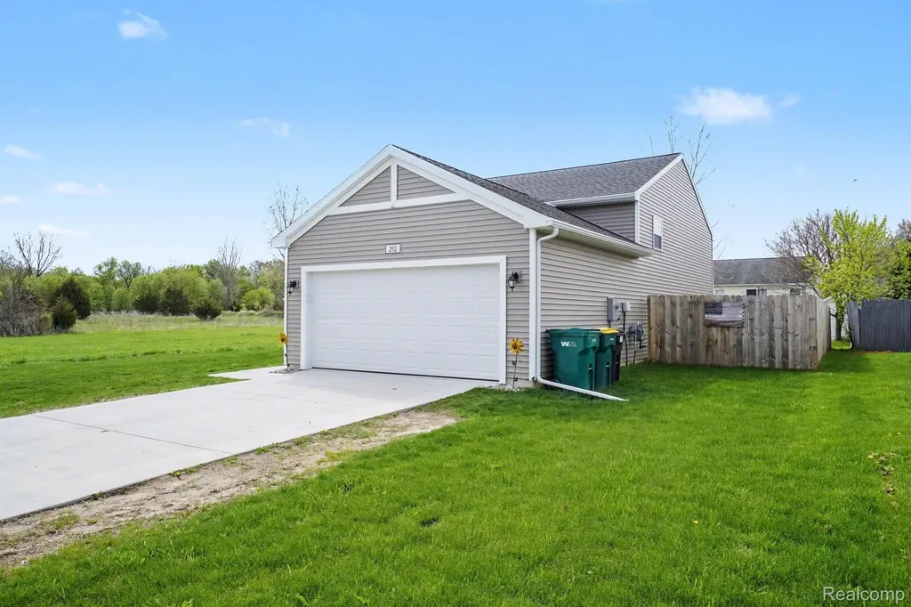 202 Creek Pointe Circle Durand City MI 48429