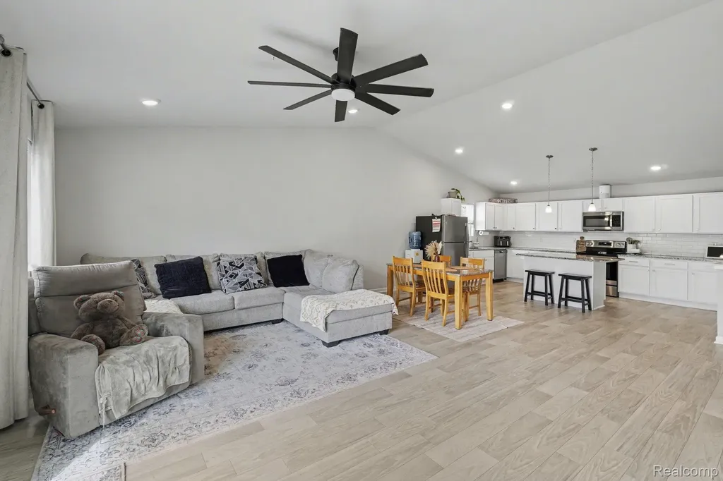 202 Creek Pointe Circle Durand City MI 48429
