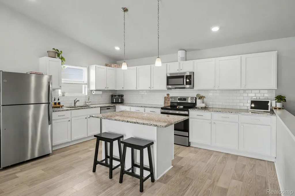 202 Creek Pointe Circle Durand City MI 48429