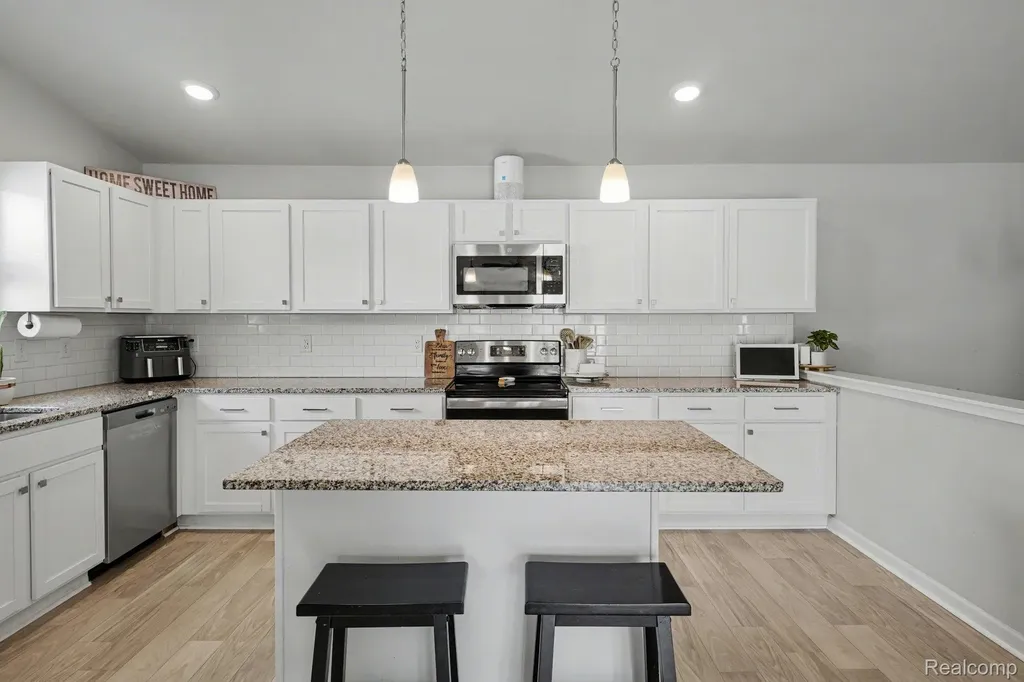 202 Creek Pointe Circle Durand City MI 48429