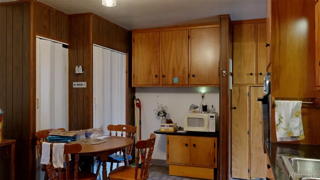 225 E Park Avenue Flushing City MI 48433