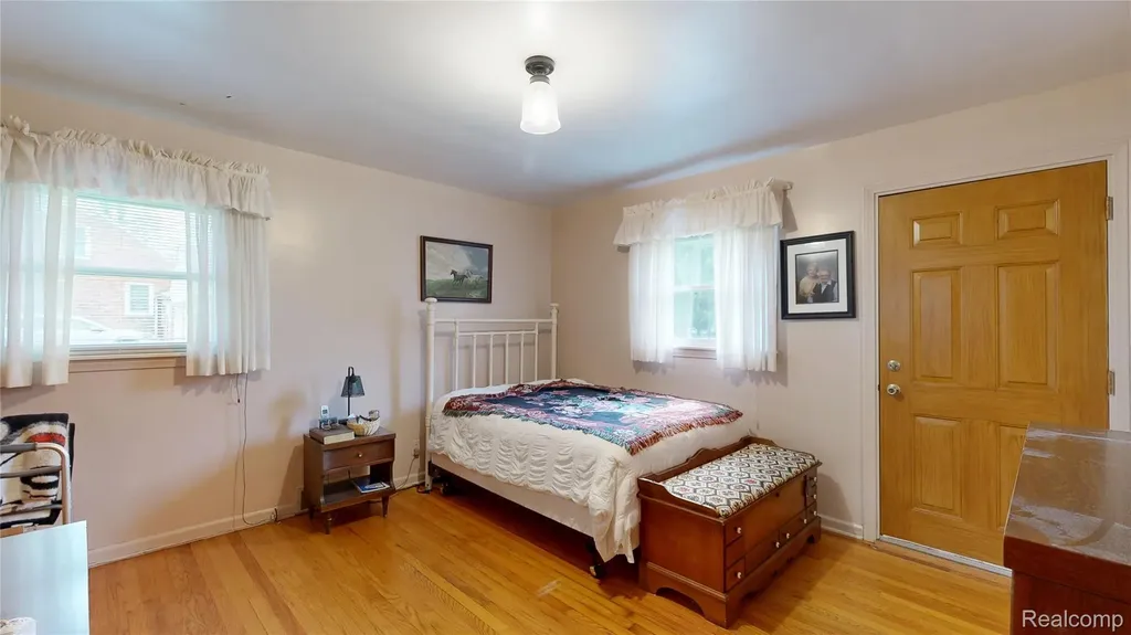 225 E Park Avenue Flushing City MI 48433