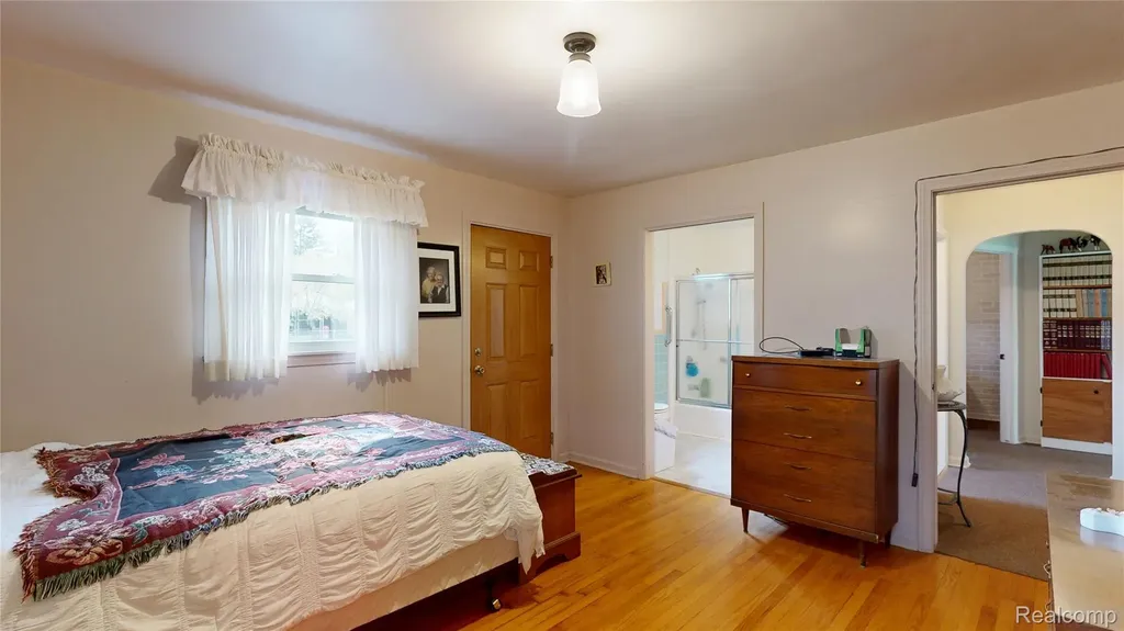 225 E Park Avenue Flushing City MI 48433