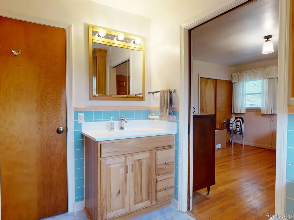 225 E Park Avenue Flushing City MI 48433
