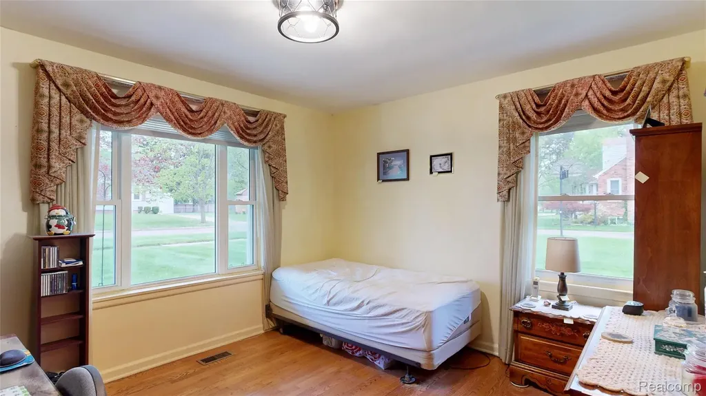 225 E Park Avenue Flushing City MI 48433