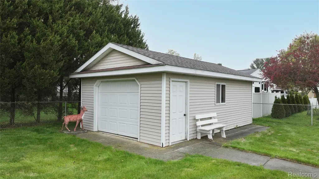 225 E Park Avenue Flushing City MI 48433