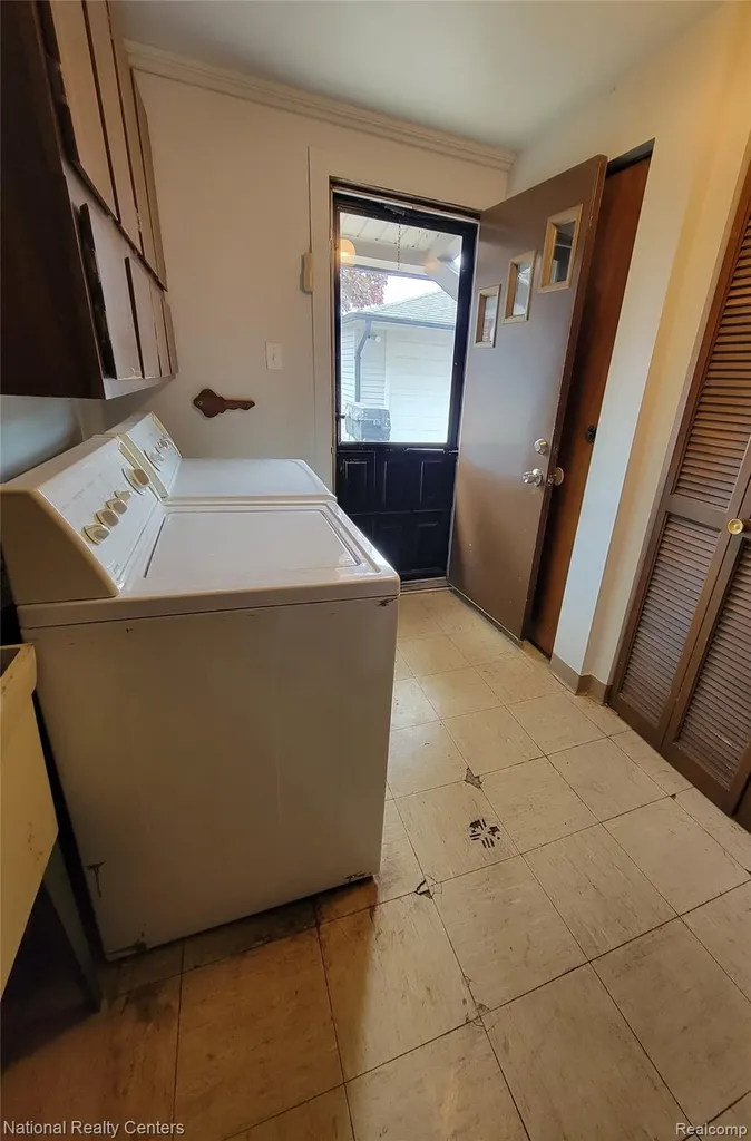 8831 Sioux Redford Charter Township MI 48239
