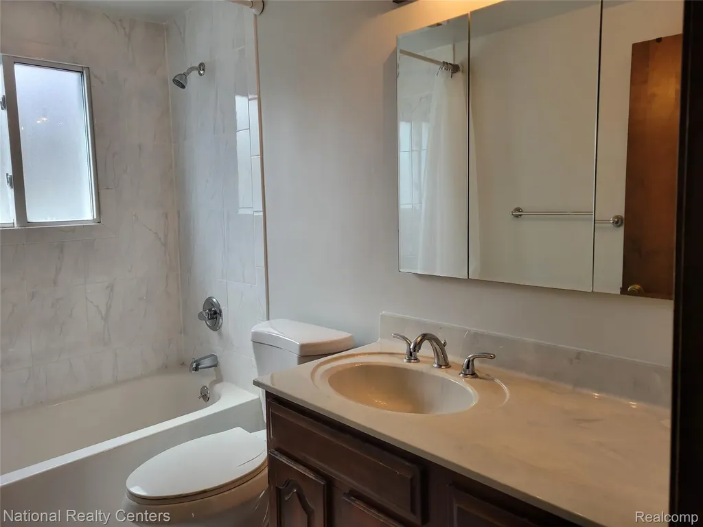 8831 Sioux Redford Charter Township MI 48239
