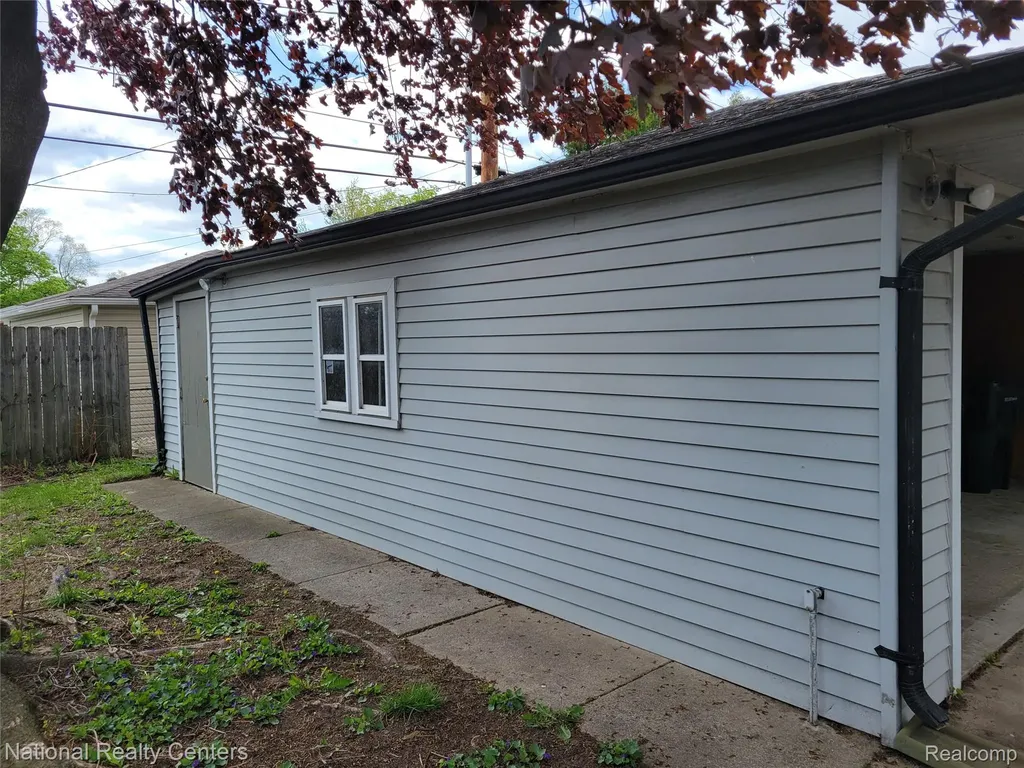 8831 Sioux Redford Charter Township MI 48239