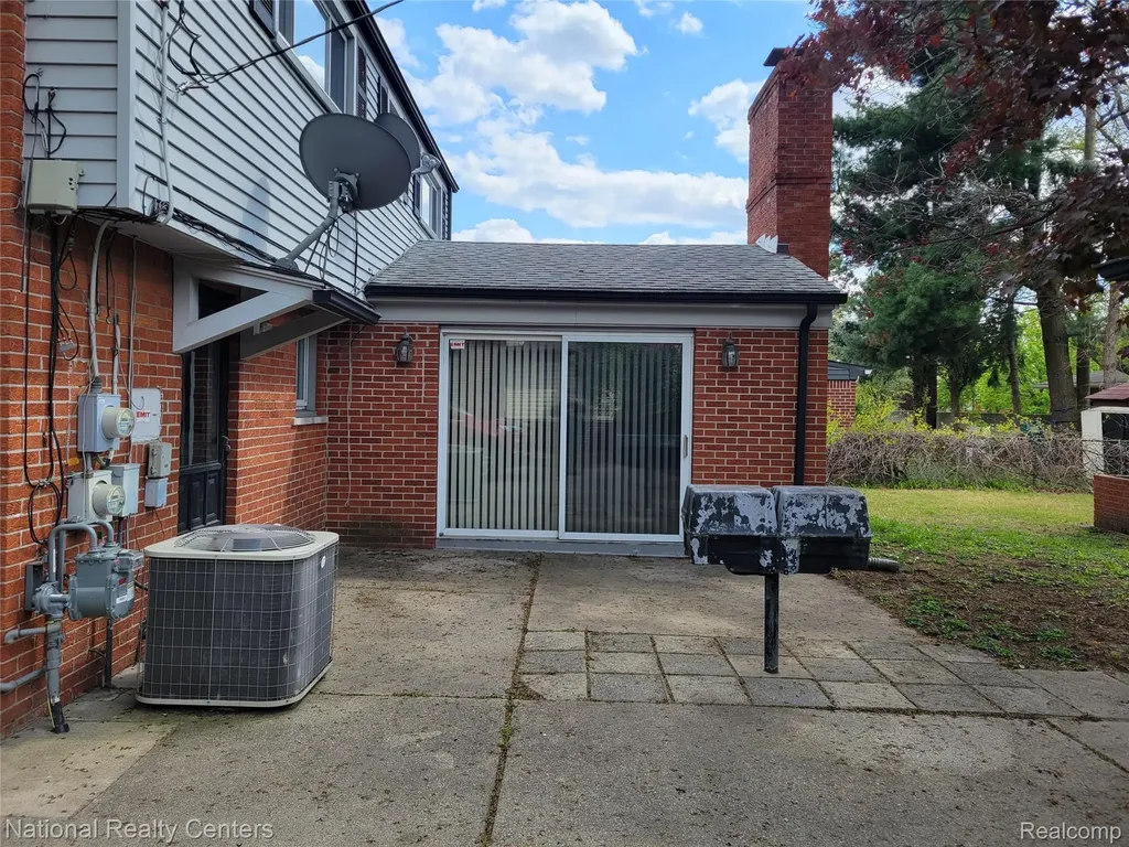 8831 Sioux Redford Charter Township MI 48239