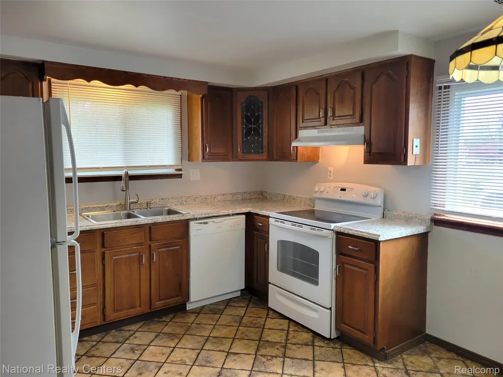 8831 Sioux Redford Charter Township MI 48239