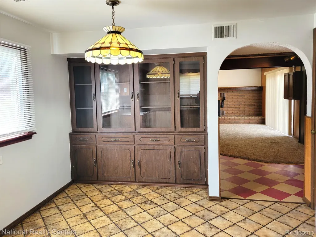 8831 Sioux Redford Charter Township MI 48239
