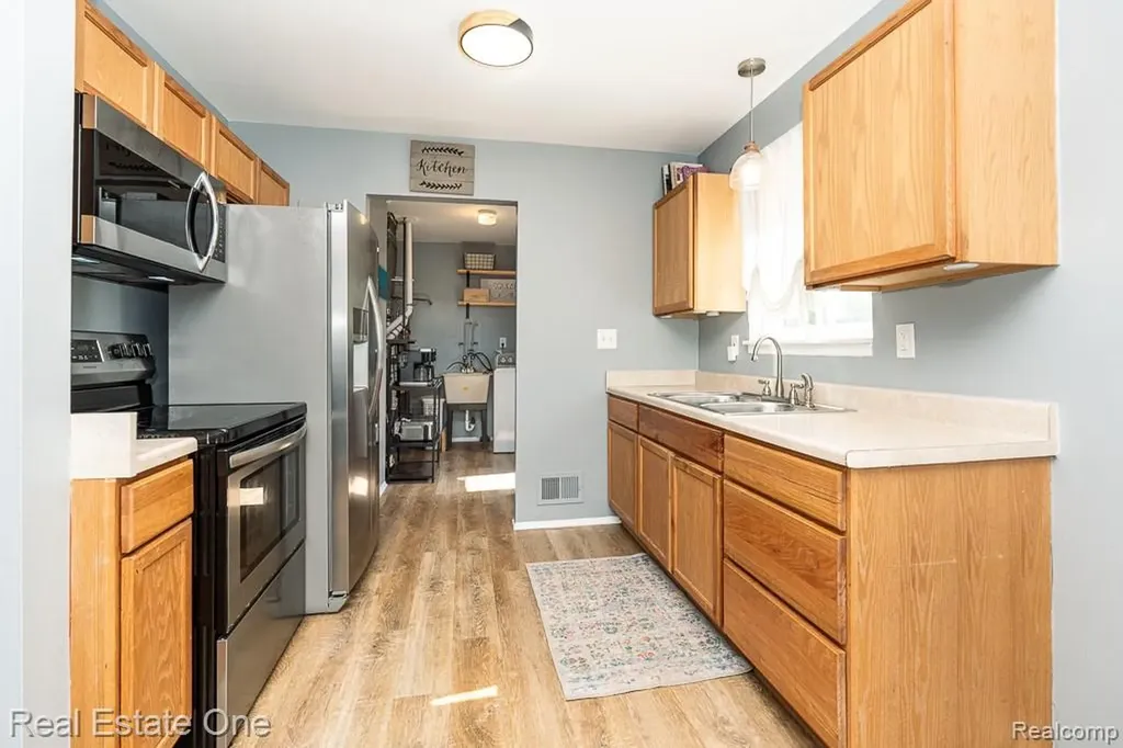 22505 Hanson Court St. Clair Shores City MI 48080