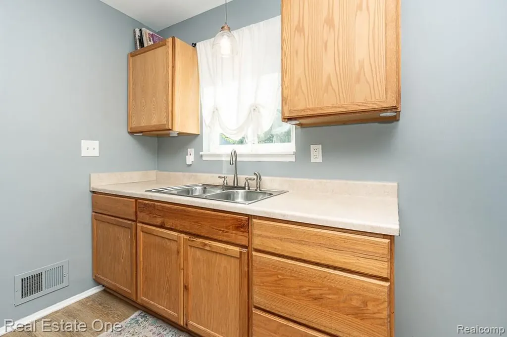 22505 Hanson Court St. Clair Shores City MI 48080