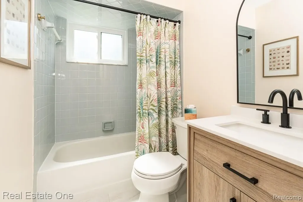 22505 Hanson Court St. Clair Shores City MI 48080