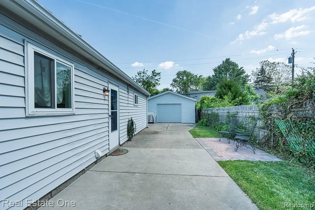 22505 Hanson Court St. Clair Shores City MI 48080