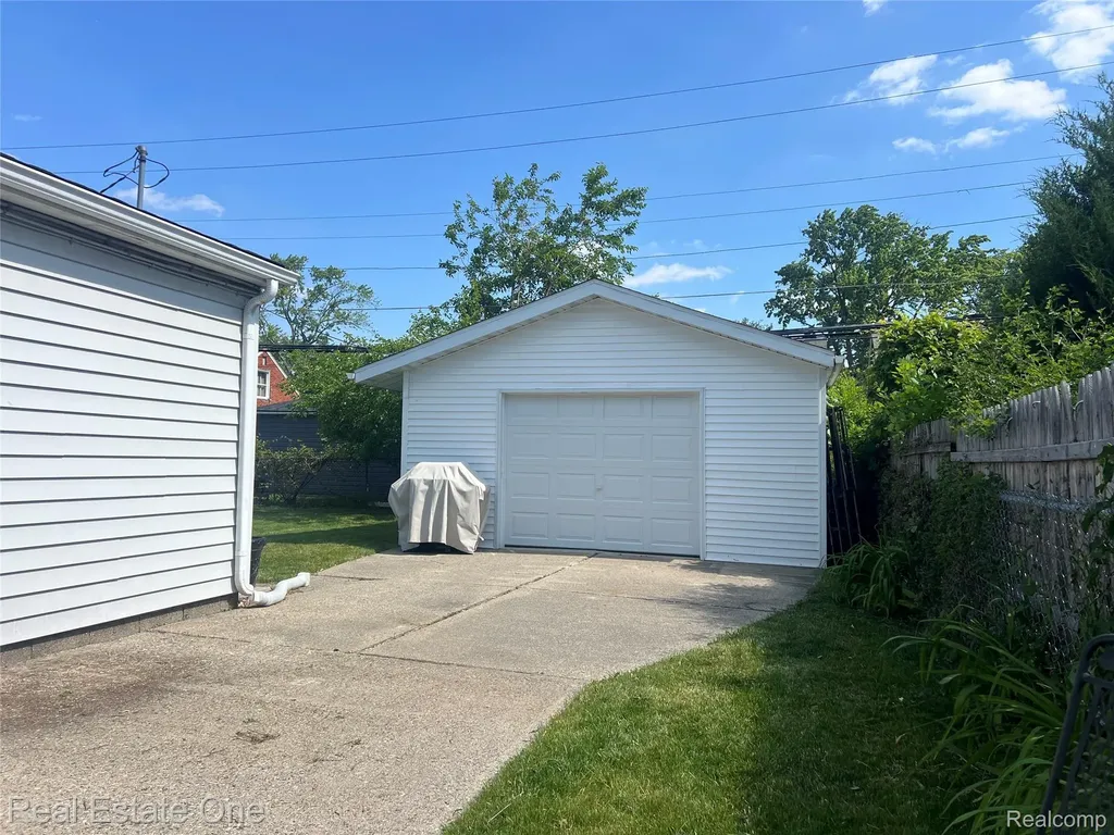 22505 Hanson Court St. Clair Shores City MI 48080