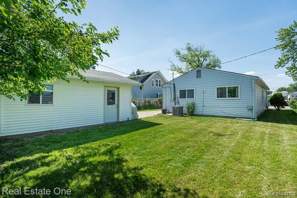 22505 Hanson Court St. Clair Shores City MI 48080
