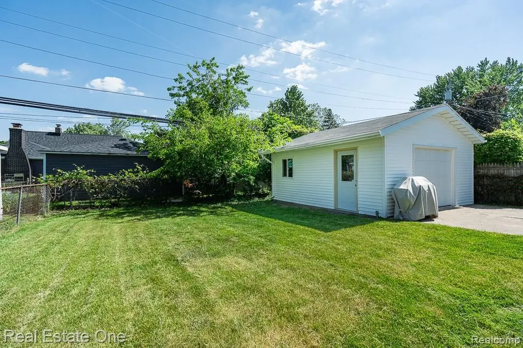 22505 Hanson Court St. Clair Shores City MI 48080