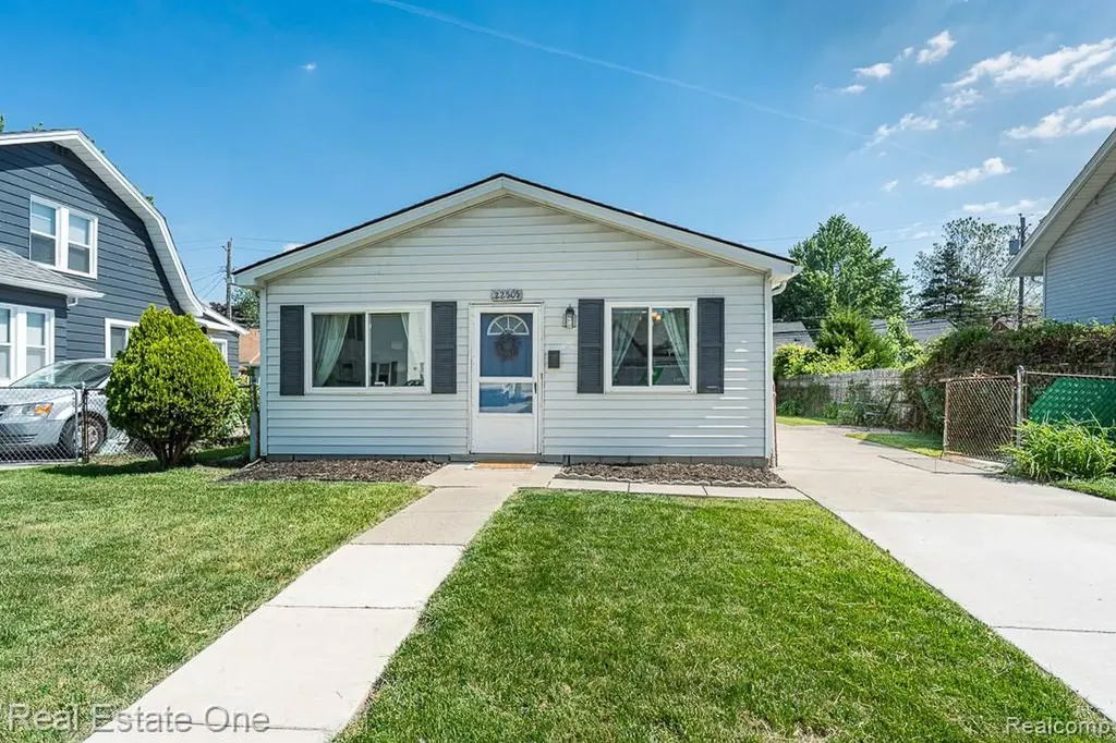 22505 Hanson Court St. Clair Shores City MI 48080