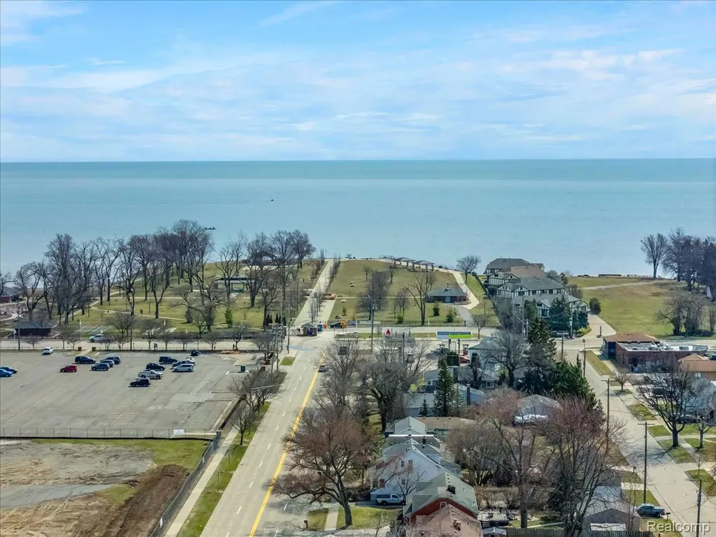 23030 Edgewater Street St. Clair Shores City MI 48082