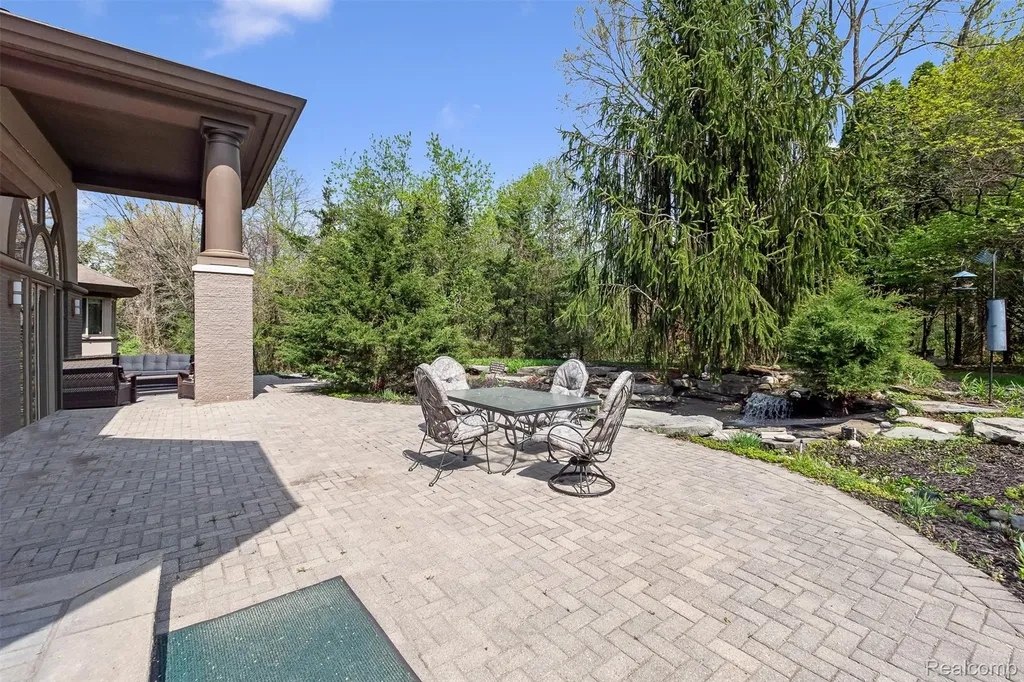 1800 Tiverton Road Bloomfield Hills City MI 48304