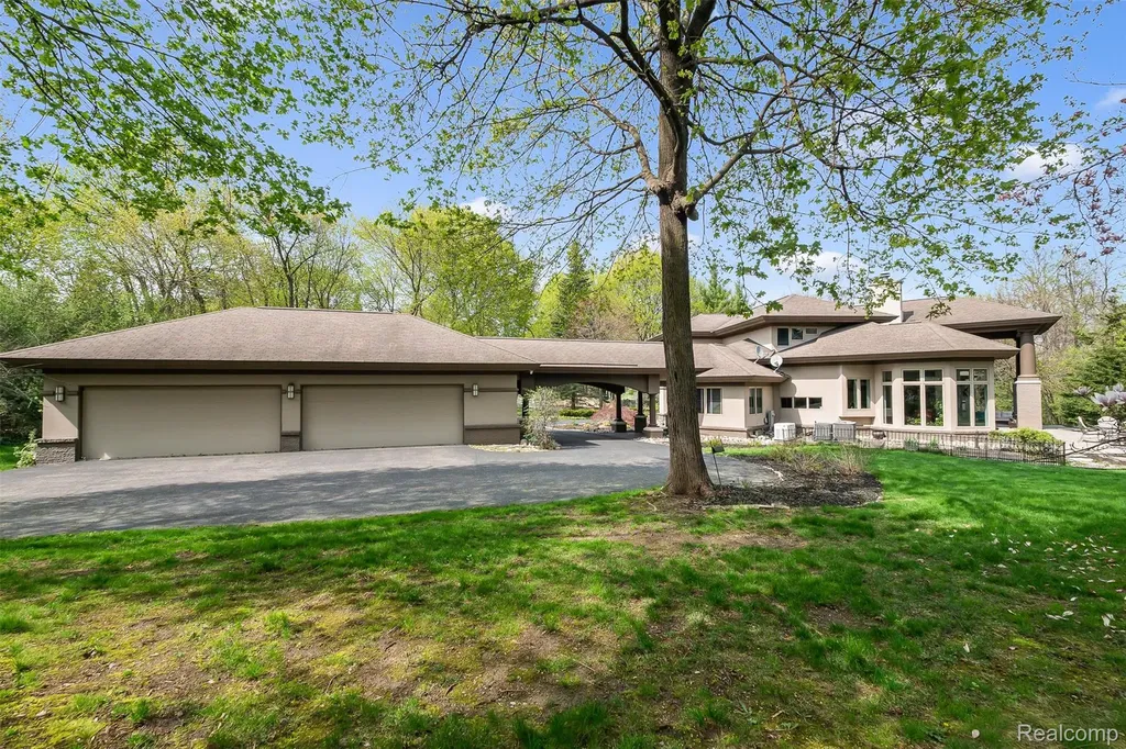 1800 Tiverton Road Bloomfield Hills City MI 48304