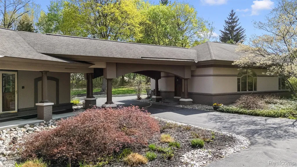 1800 Tiverton Road Bloomfield Hills City MI 48304