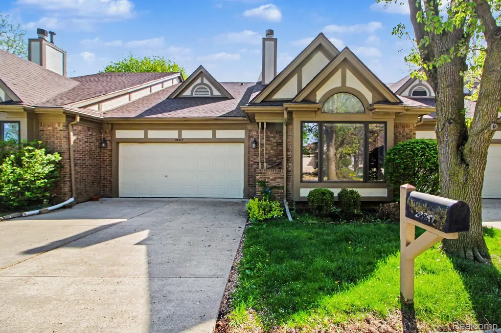 26917 Ann Arbor Trail Dearborn Heights City MI 48127