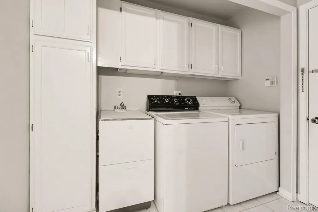 26917 Ann Arbor Trail Dearborn Heights City MI 48127