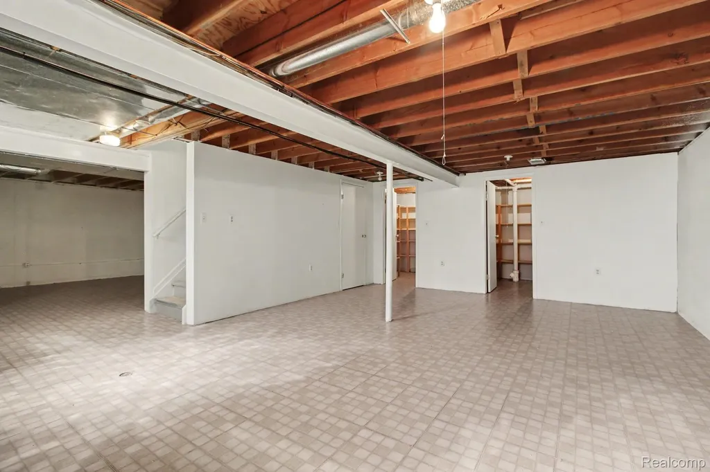 26917 Ann Arbor Trail Dearborn Heights City MI 48127