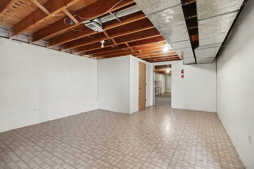 26917 Ann Arbor Trail Dearborn Heights City MI 48127