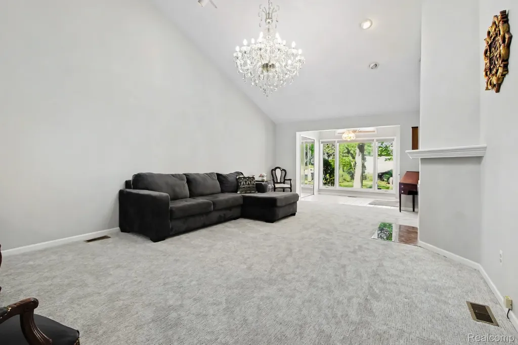 26917 Ann Arbor Trail Dearborn Heights City MI 48127