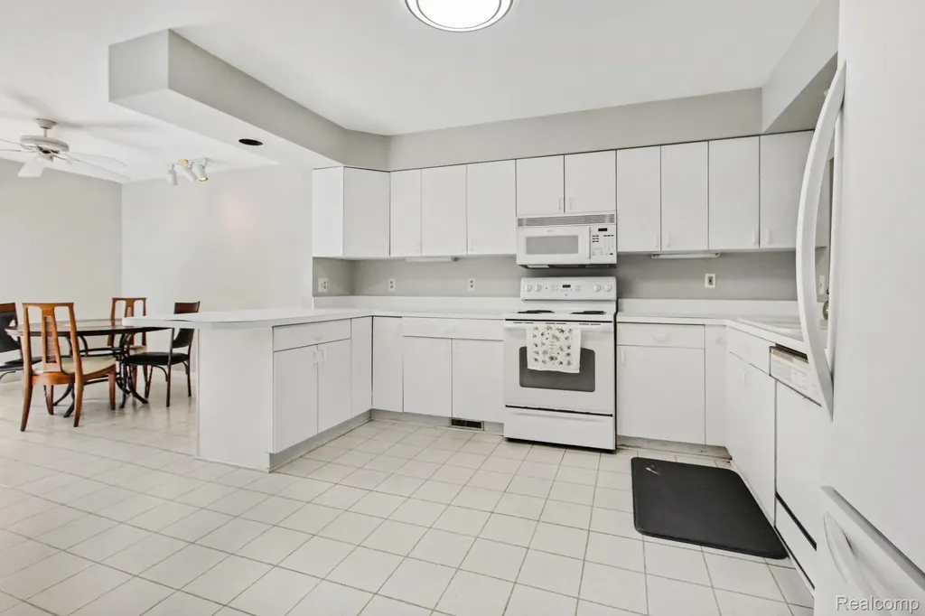 26917 Ann Arbor Trail Dearborn Heights City MI 48127