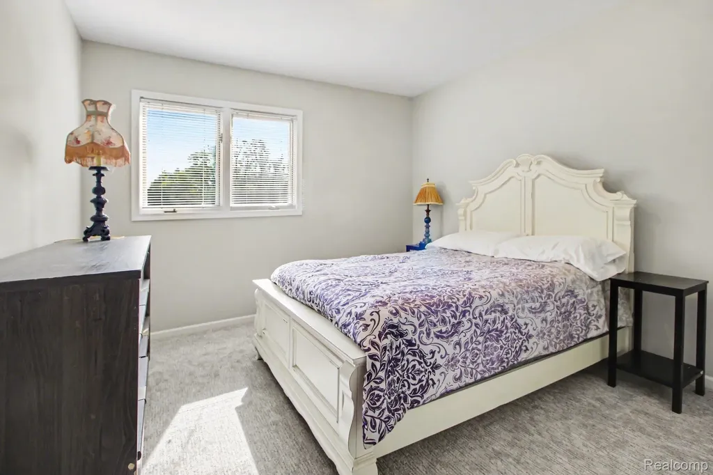 26917 Ann Arbor Trail Dearborn Heights City MI 48127
