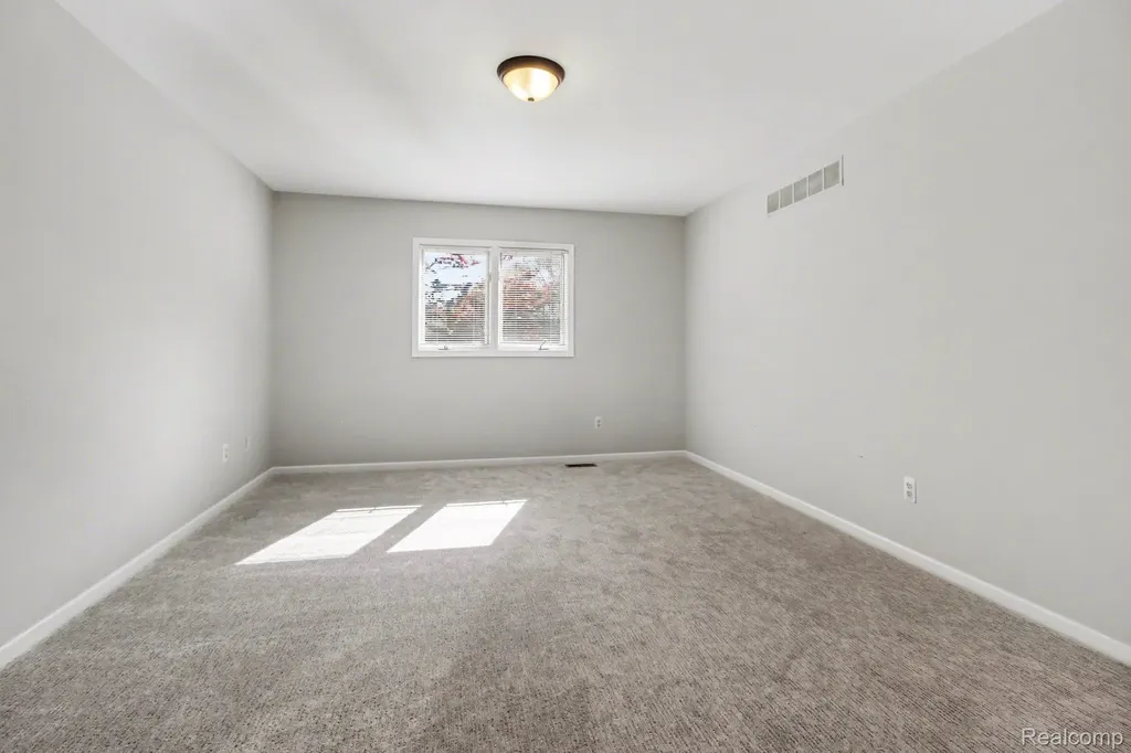 26917 Ann Arbor Trail Dearborn Heights City MI 48127