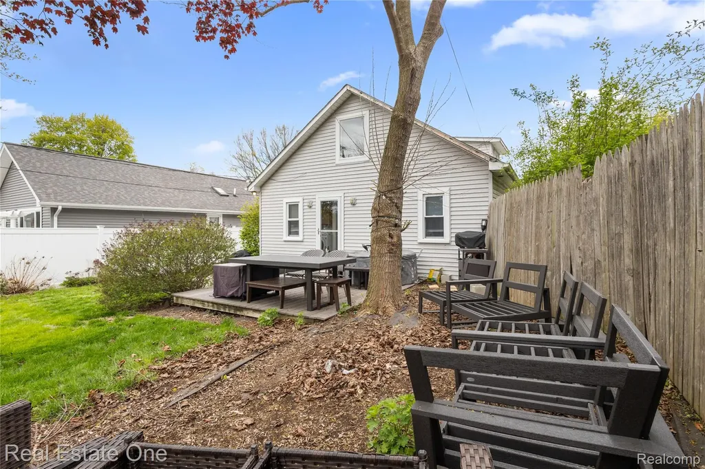 415 Taylor Avenue Rochester City MI 48307