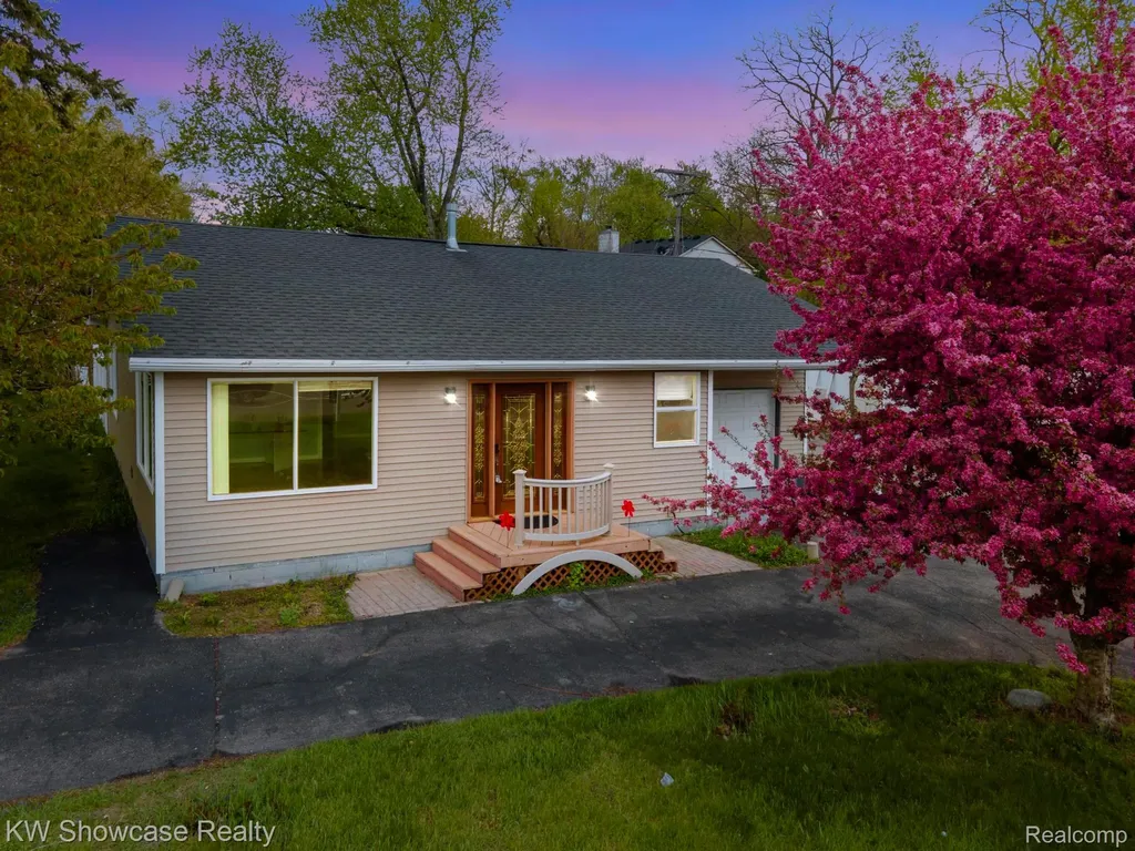 7969 Richardson Road West Bloomfield Charter Township MI 48323