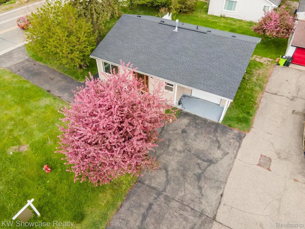 7969 Richardson Road West Bloomfield Charter Township MI 48323