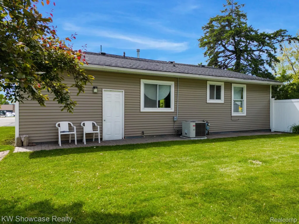 7969 Richardson Road West Bloomfield Charter Township MI 48323