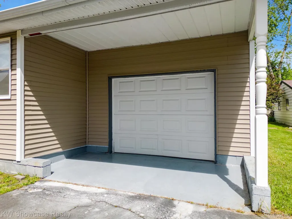 7969 Richardson Road West Bloomfield Charter Township MI 48323