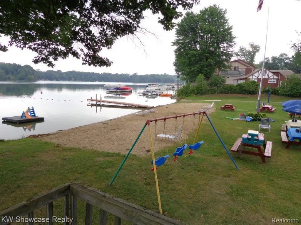 7969 Richardson Road West Bloomfield Charter Township MI 48323
