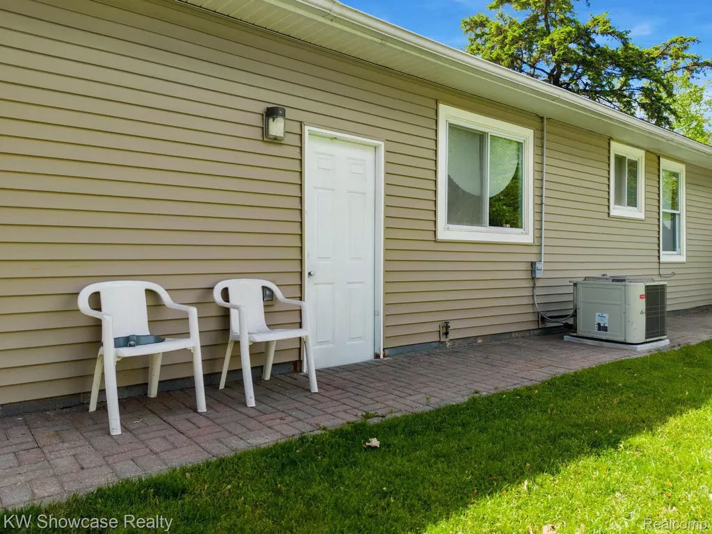 7969 Richardson Road West Bloomfield Charter Township MI 48323