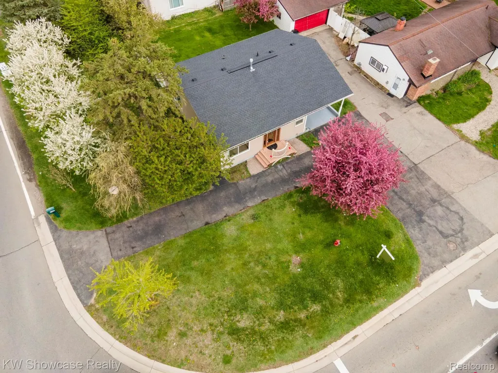 7969 Richardson Road West Bloomfield Charter Township MI 48323