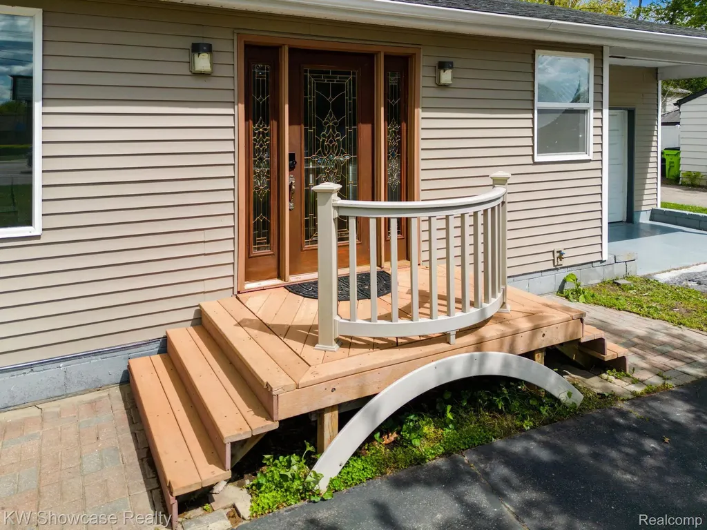 7969 Richardson Road West Bloomfield Charter Township MI 48323