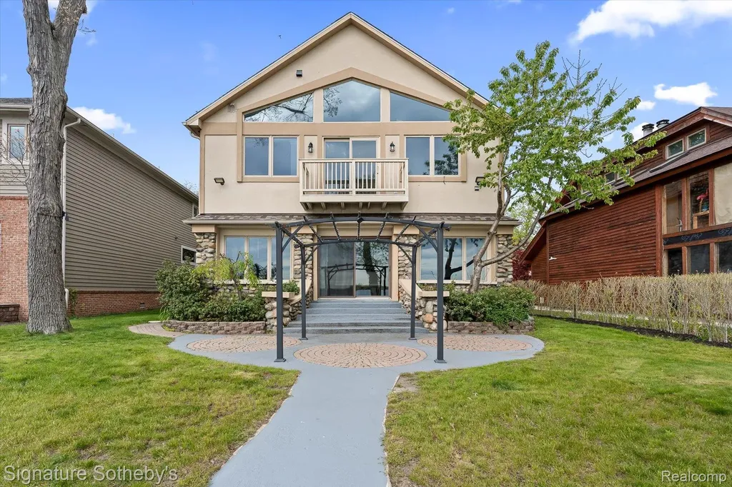 727 Mcdougal Drive Waterford Charter Township MI 48327